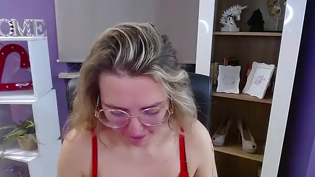 Zoey Erotic online show from December 19, 5:36 am