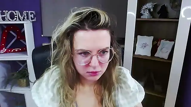 Zoey Erotic online show from January 7, 5:43 am