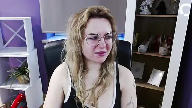 Zoey Erotic online show from April 22, 4:26 am