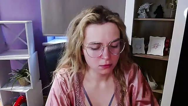 Zoey Erotic online show from April 29, 4:38 am