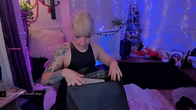 Snapshot of AliceW0lf chatting on November 22, 5:34 pm AliceW0lf online show from November 22, 5:34 pm