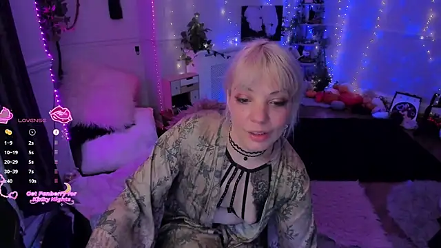 Snapshot of AliceW0lf chatting on November 29, 5:05 pm AliceW0lf online show from November 29, 5:05 pm