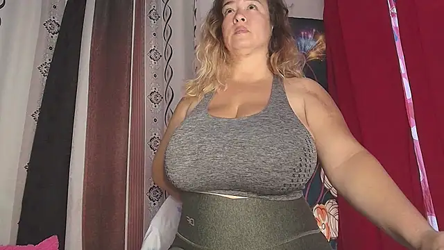 Snapshot of brenlissy89 chatting on July 20, 4:09 pm brenlissy89 online show from July 20, 4:09 pm