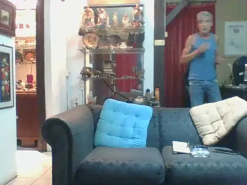 Snapshot of dutra498 chatting on February 14, 2:52 am dutra498 online show from February 14, 2:52 am