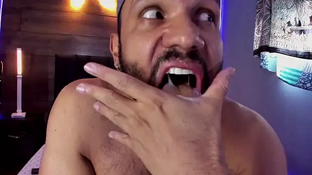 Snapshot of anthonylatynxd chatting on February 9, 2:29 pm anthonylatynxd online show from February 9, 2:29 pm