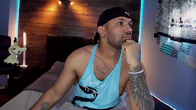 Snapshot of anthonylatynxd chatting on February 13, 3:14 pm anthonylatynxd online show from February 13, 3:14 pm