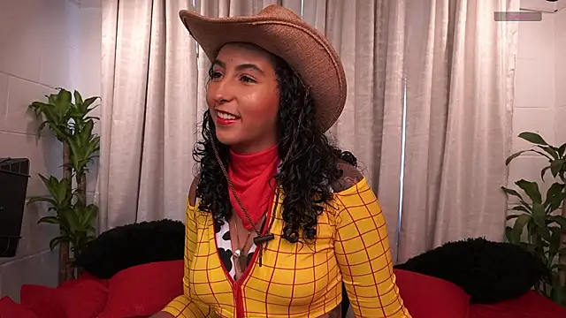 Snapshot of agatha_collins_ chatting on October 28, 7:27 pm agatha collins online show from October 28, 7:27 pm