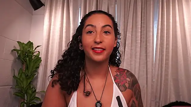 Snapshot of agatha_collins_ chatting on November 27, 7:38 pm agatha collins online show from November 27, 7:38 pm