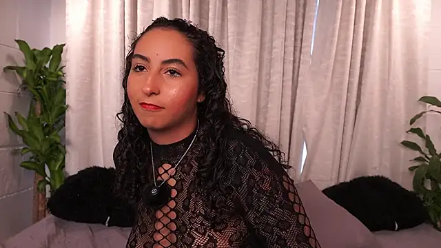 Snapshot of agatha_collins_ chatting on December 17, 7:31 pm agatha collins online show from December 17, 7:31 pm