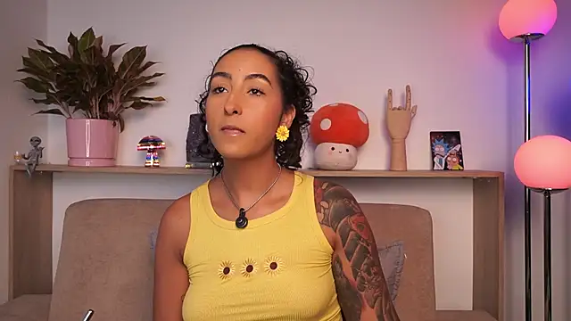 Snapshot of agatha_collins_ chatting on June 26, 10:03 pm agatha collins online show from June 26, 10:03 pm