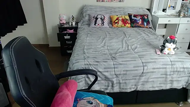 Snapshot of kittykat18x chatting on October 29, 2:58 am kittykat18x online show from October 29, 2:58 am