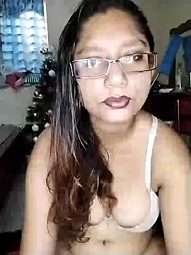 Snapshot of Sivanija_21 chatting on December 31, 11:31 am Sivanija 21 online show from December 31, 11:31 am