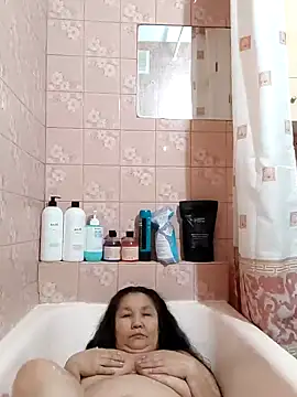 Snapshot of Zulfiya_Bruce chatting on January 5, 3:55 pm Zulfiya Bruce online show from January 5, 3:55 pm