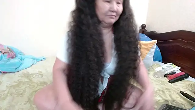 Snapshot of Zulfiya_Bruce chatting on February 26, 11:37 pm Zulfiya Bruce online show from February 26, 11:37 pm