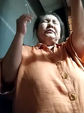 Snapshot of Zulfiya_Bruce chatting on March 13, 6:12 pm Zulfiya Bruce online show from March 13, 6:12 pm