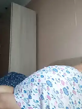 Snapshot of Zulfiya_Bruce chatting on November 17, 1:33 am Zulfiya Bruce online show from November 17, 1:33 am