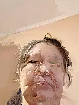 Snapshot of Zulfiya_Bruce chatting on December 15, 4:17 am Zulfiya Bruce online show from December 15, 4:17 am