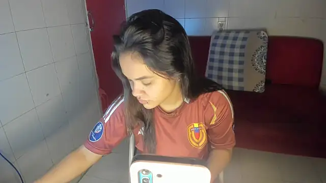 Snapshot of CAMILA--REY chatting on January 10, 8:29 am CAMILA--REY online show from January 10, 8:29 am