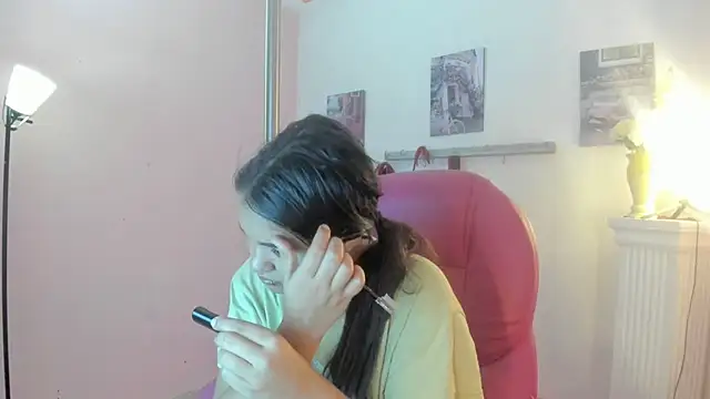 Snapshot of CAMILA--REY chatting on January 13, 11:30 am CAMILA--REY online show from January 13, 11:30 am