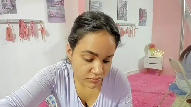 Snapshot of CAMILA--REY chatting on January 27, 12:26 pm CAMILA--REY online show from January 27, 12:26 pm