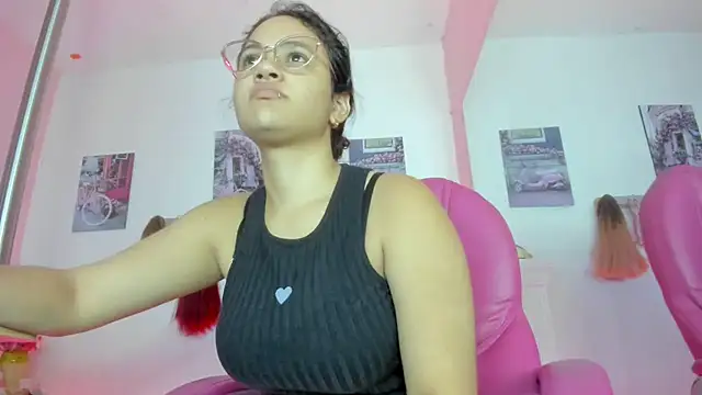 Snapshot of CAMILA--REY chatting on February 4, 8:02 am CAMILA--REY online show from February 4, 8:02 am