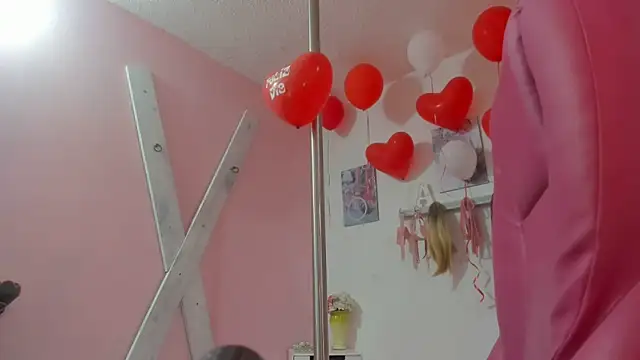 Snapshot of CAMILA--REY chatting on February 19, 1:06 pm CAMILA--REY online show from February 19, 1:06 pm