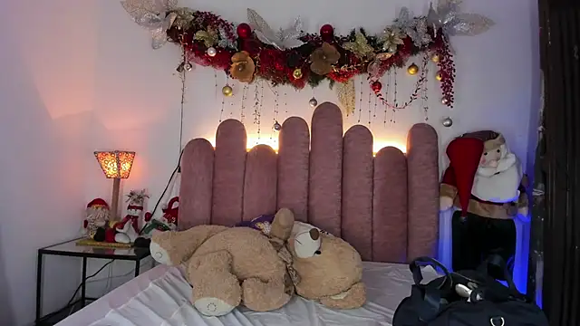 ISABELLASSMITH online show from January 4, 8:37 pm