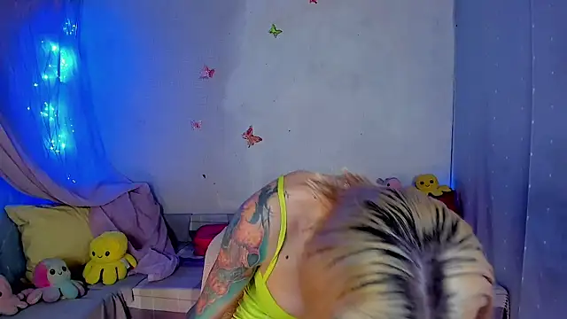 LickLizzy online show from November 24, 9:47 pm