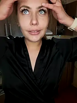 Snapshot of Keli_Jessi chatting on December 7, 4:25 pm Keli Jessi online show from December 7, 4:25 pm