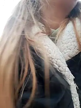 Snapshot of Keli_Jessi chatting on December 14, 1:27 pm Keli Jessi online show from December 14, 1:27 pm