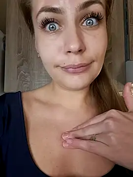 Snapshot of Keli_Jessi chatting on January 21, 5:09 pm Keli Jessi online show from January 21, 5:09 pm