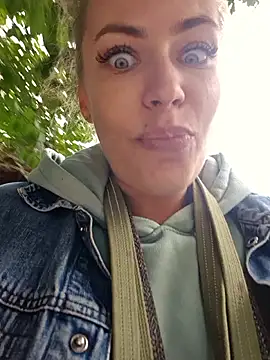 Snapshot of Keli_Jessi chatting on September 25, 12:31 pm Keli Jessi online show from September 25, 12:31 pm