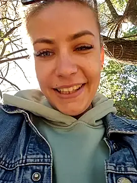 Snapshot of Keli_Jessi chatting on September 28, 12:43 pm Keli Jessi online show from September 28, 12:43 pm