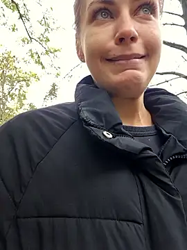 Snapshot of Keli_Jessi chatting on October 23, 12:26 pm Keli Jessi online show from October 23, 12:26 pm