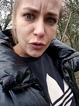 Snapshot of Keli_Jessi chatting on December 4, 1:09 pm Keli Jessi online show from December 4, 1:09 pm