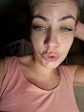 Snapshot of Keli_Jessi chatting on December 15, 1:04 pm Keli Jessi online show from December 15, 1:04 pm