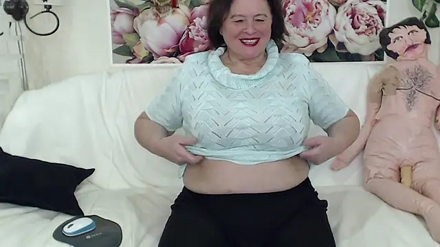 Snapshot of FlaviaSquirts chatting on February 13, 12:11 pm FlaviaSquirts online show from February 13, 12:11 pm