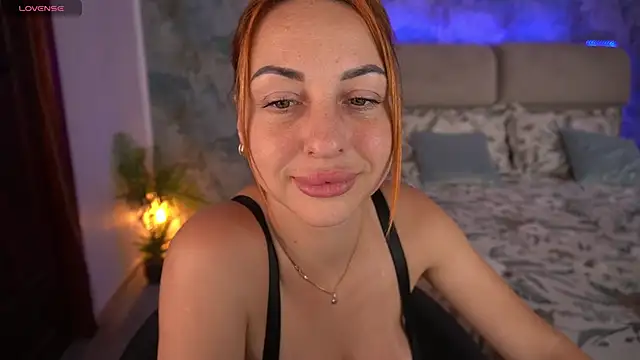 Snapshot of KristiiMax chatting on July 1, 7:10 am KristiiMax online show from July 1, 7:10 am