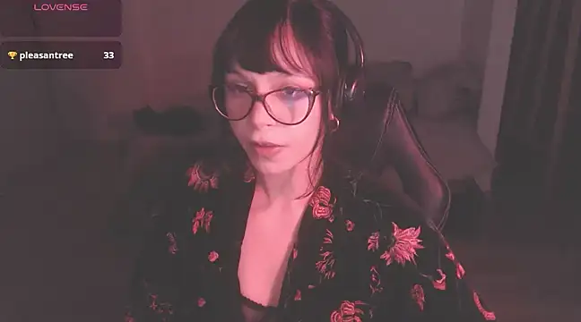 Snapshot of modjo_ chatting on December 21, 6:41 am modjo online show from December 21, 6:41 am