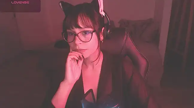 Snapshot of modjo_ chatting on December 24, 8:11 am modjo online show from December 24, 8:11 am