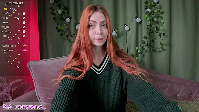 Snapshot of lika_lil chatting on February 13, 4:43 am lika lil online show from February 13, 4:43 am