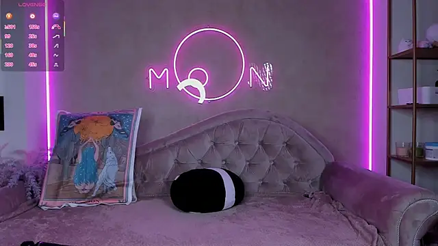 Snapshot of lika_lil chatting on October 19, 6:58 am lika lil online show from October 19, 6:58 am