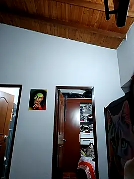 Snapshot of LunaZambrano chatting on February 17, 12:54 am LunaZambrano online show from February 17, 12:54 am