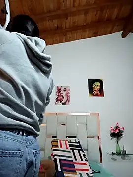 Snapshot of LunaZambrano chatting on February 21, 3:21 pm LunaZambrano online show from February 21, 3:21 pm