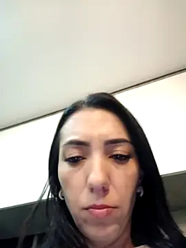 Snapshot of LunaZambrano chatting on February 25, 4:03 am LunaZambrano online show from February 25, 4:03 am