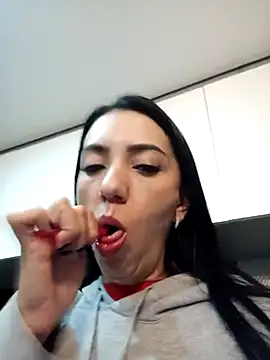 Snapshot of LunaZambrano chatting on February 25, 1:50 pm LunaZambrano online show from February 25, 1:50 pm