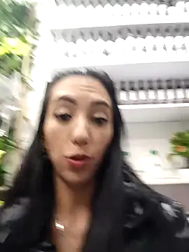 Snapshot of LunaZambrano chatting on February 28, 12:43 am LunaZambrano online show from February 28, 12:43 am