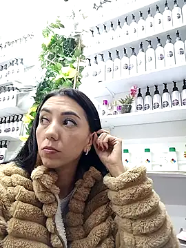 Snapshot of LunaZambrano chatting on March 5, 12:27 am LunaZambrano online show from March 5, 12:27 am