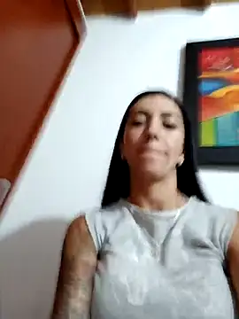 Snapshot of LunaZambrano chatting on March 5, 4:02 am LunaZambrano online show from March 5, 4:02 am