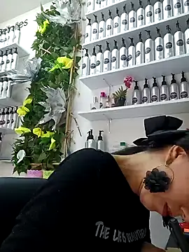 Snapshot of LunaZambrano chatting on March 6, 8:27 pm LunaZambrano online show from March 6, 8:27 pm